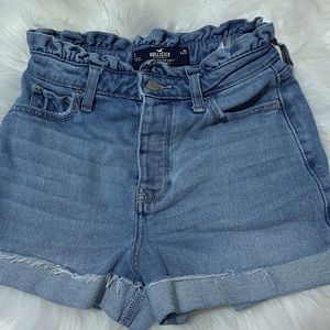 Hollister Ultra High Rise Mom Shorts 3”